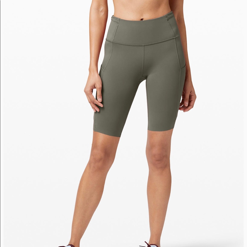 NWOT Lululemon Fast and Free Short 10” - Grey Sage